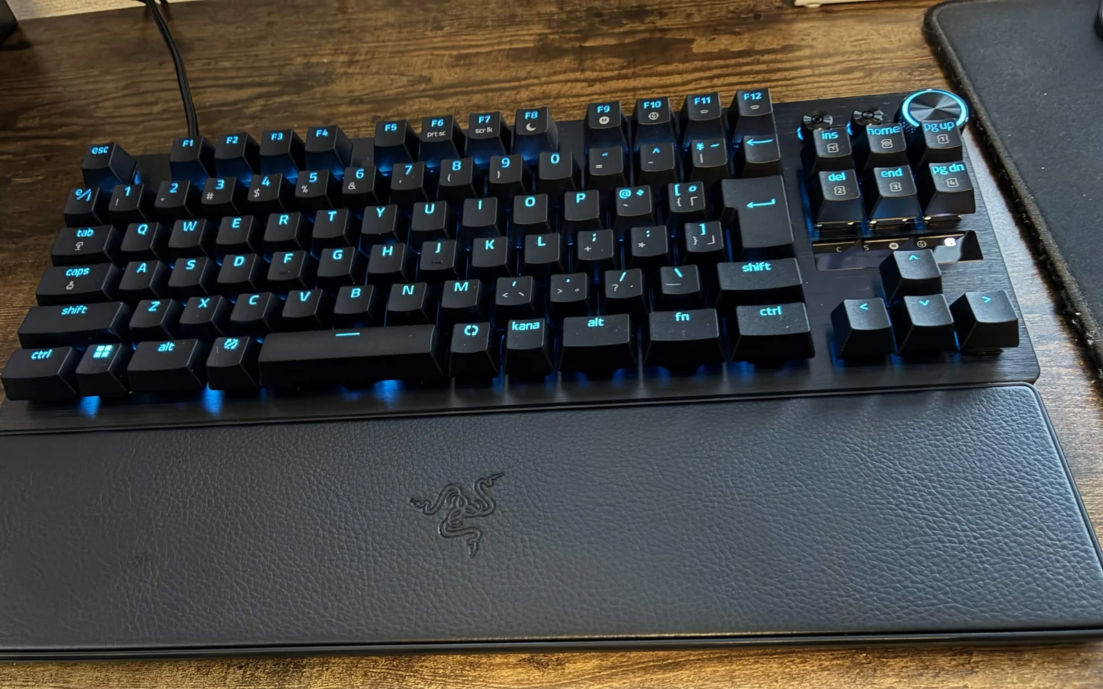Razer Huntsman V3 Pro Tenkeylessの実機写真